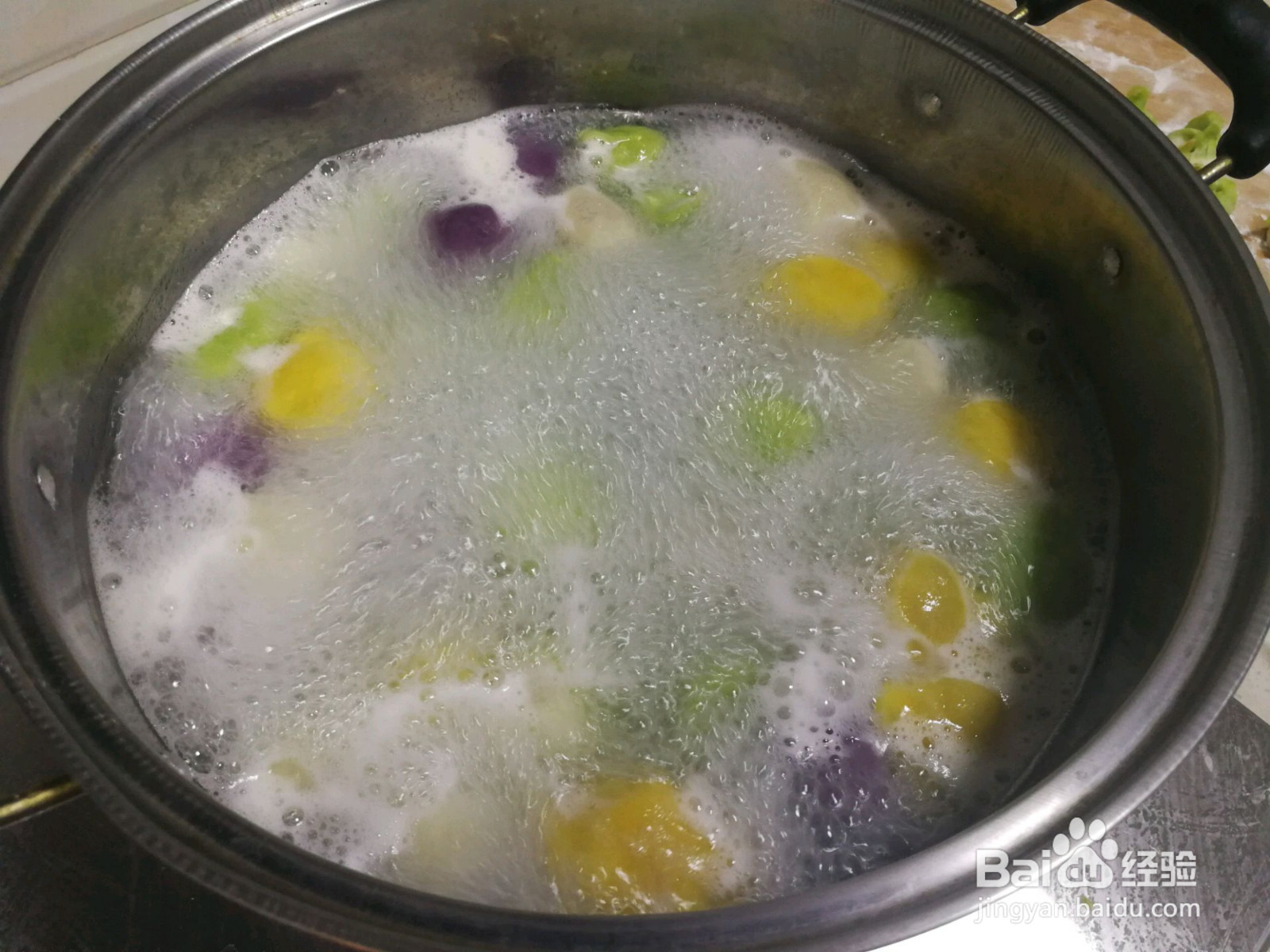 彩色香菇猪肉饺子的做法