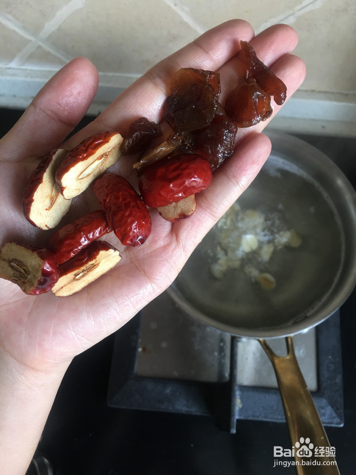 红枣银耳莲子汤的做法