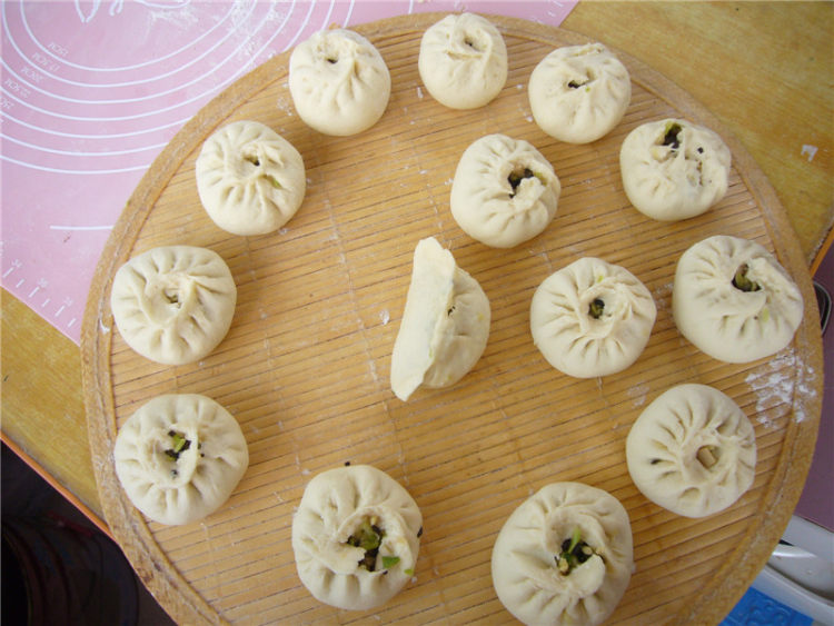 鸡蛋杂蔬包子的做法,我来教你哦!