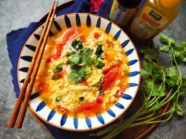 西红柿鸡蛋热汤面