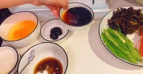 鱼香炒蛋的做法