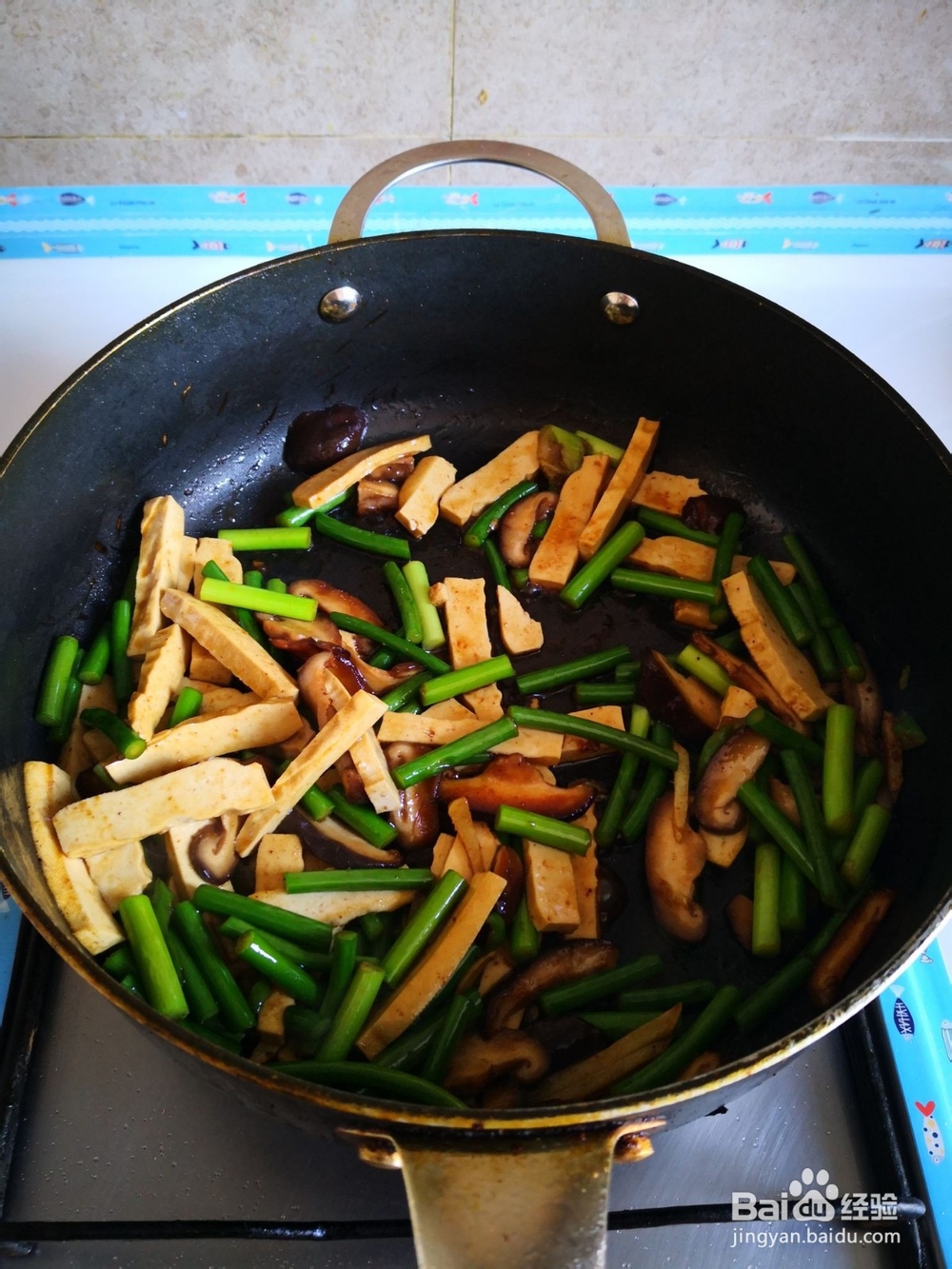 豆干炒蒜薹制作方法