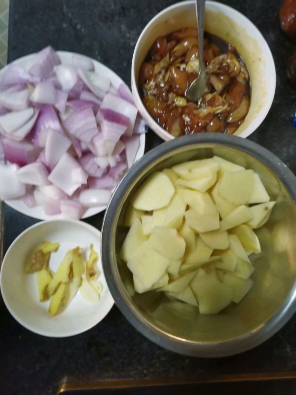 照烧鸡腿炖土豆