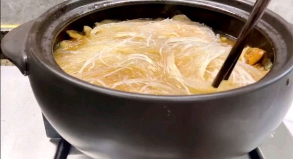 松茸菌菇粉丝煲