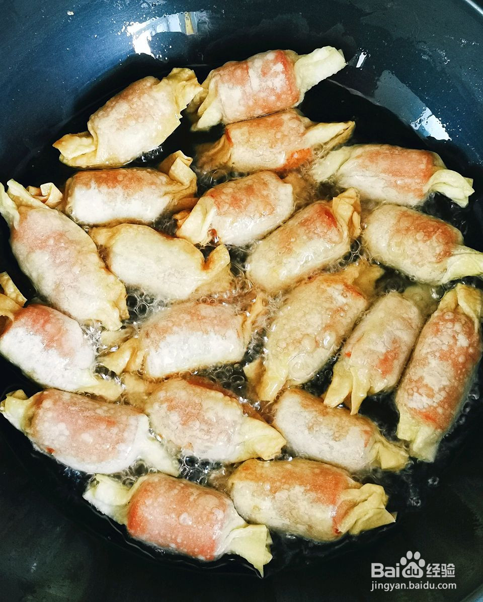 香肠馄饨皮卷的做法