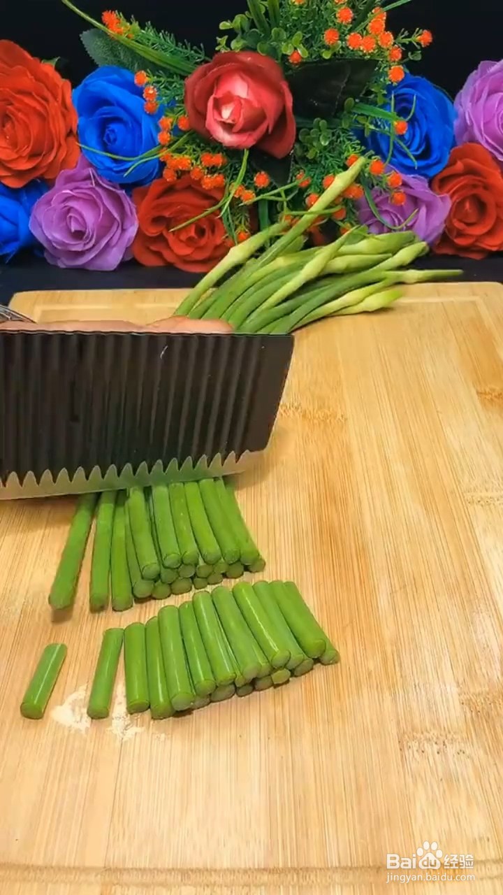 超级下饭又好吃的辣椒蒜苔炒肉片要怎样做