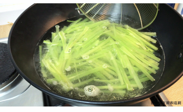 豆豉鲮鱼拌莴笋