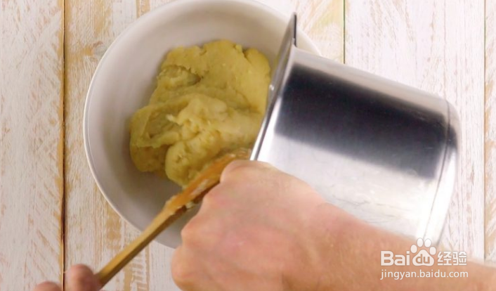 怎么制作奶油肉桂卷三明治