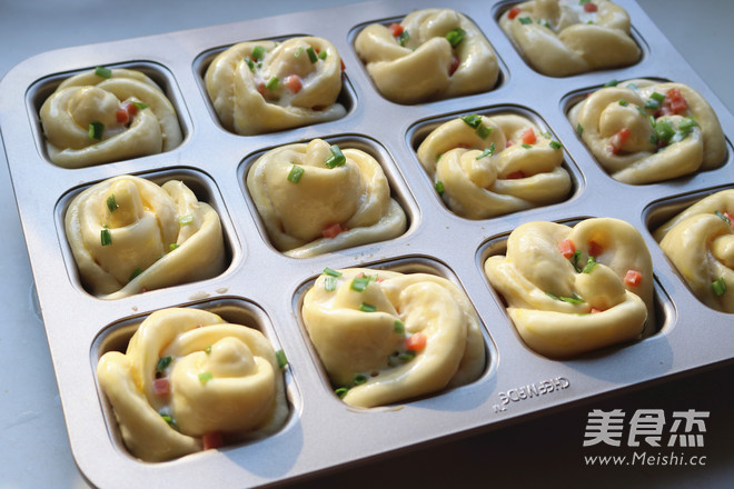 香肠玫瑰花沙拉面包