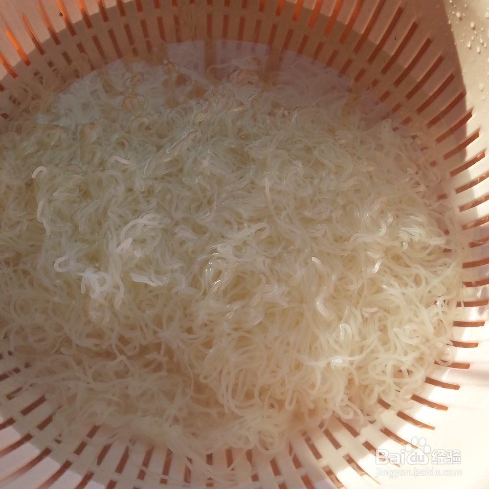 腊肠炒米粉的做法