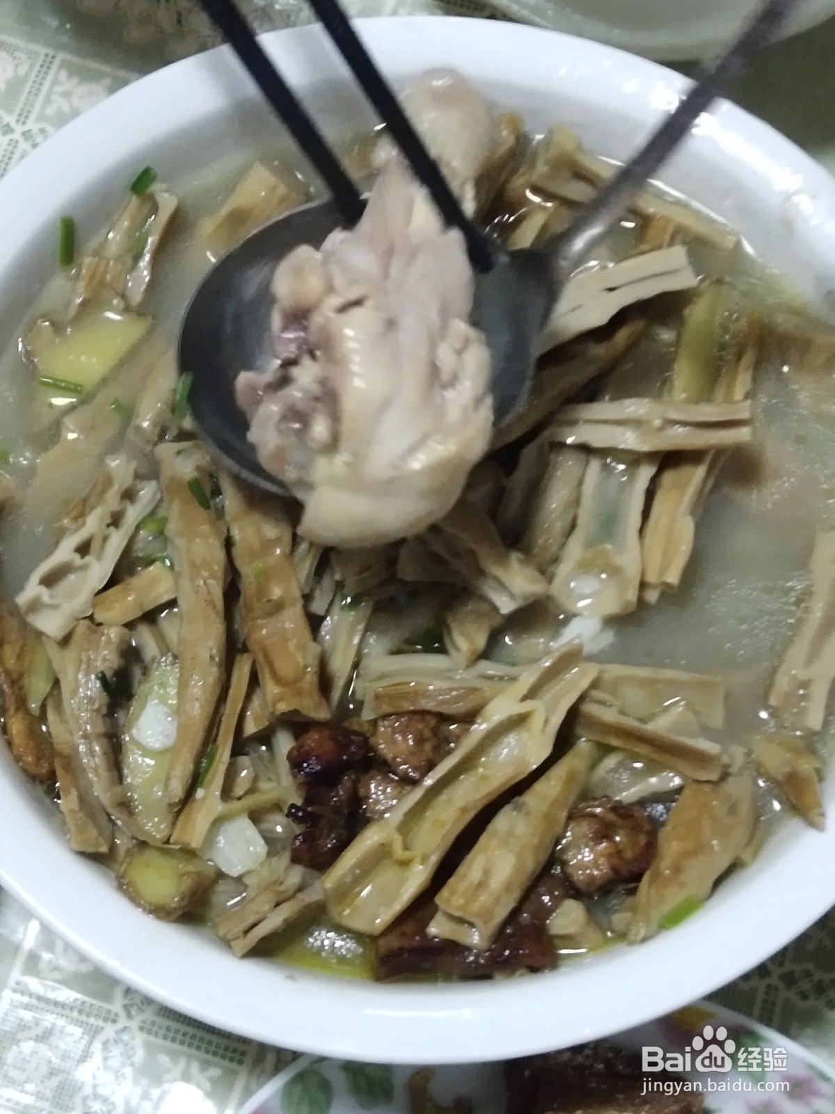 鸡腿炖笋干汤