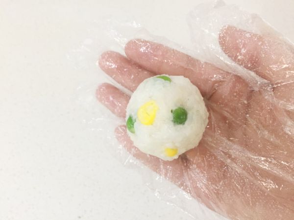 青豌豆肉松饭团