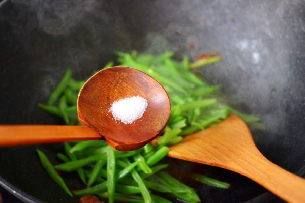 香肠辣爆芸豆丝