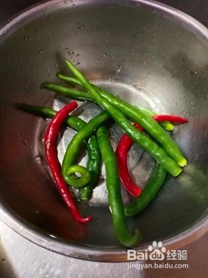 食补佳品〈辣椒炒鸡蛋〉的做法
