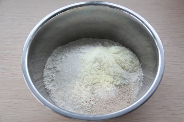 芝士鸡蛋火腿包