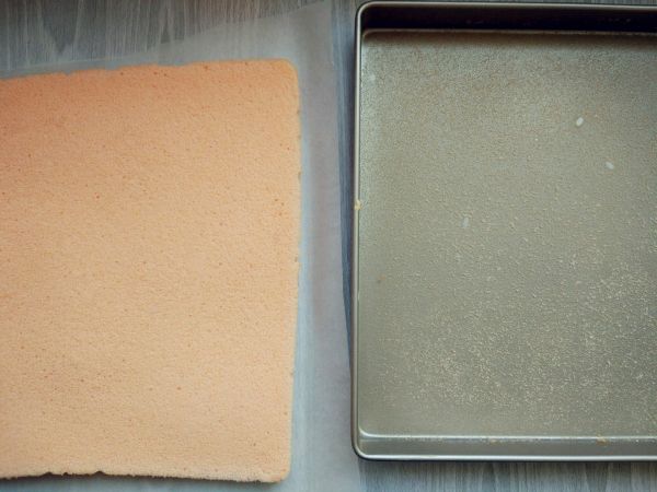 樱花草莓蛋糕卷