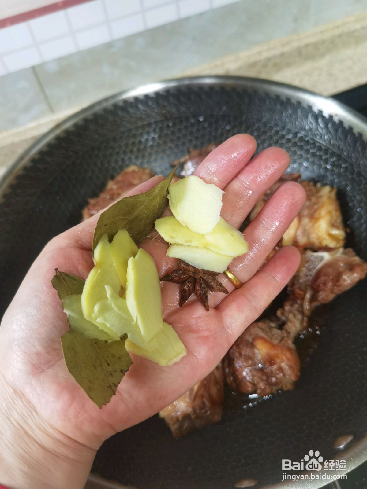 牛排骨烧年糕的做法