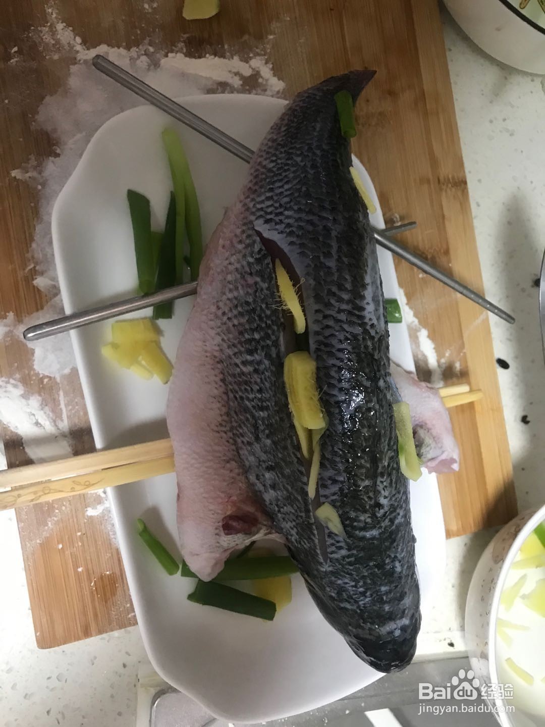 清蒸鲈鱼怎么做才不腥又好吃。