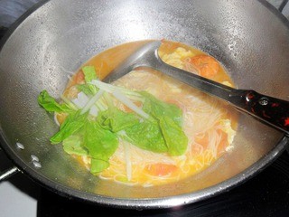 煮公面圣西红柿鸡蛋鲜虾面条