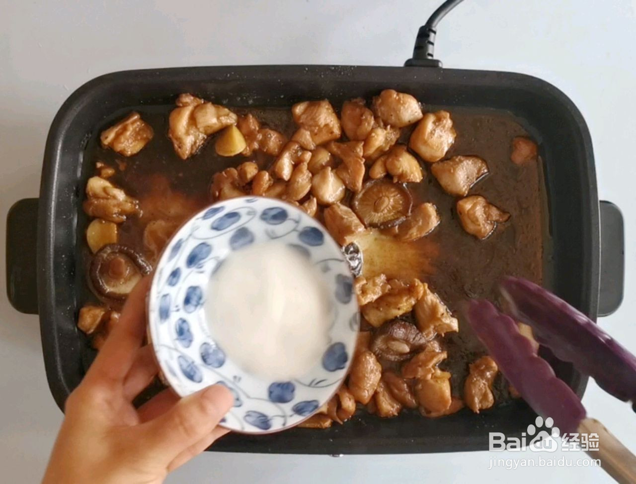 香菇鸡腿焖面的做法