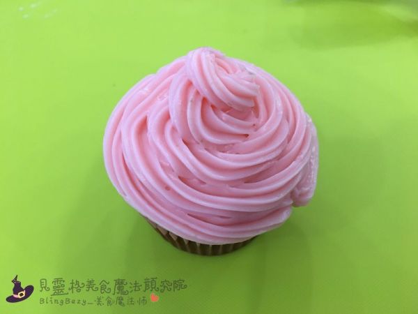 奶冻裱花马芬杯子蛋糕