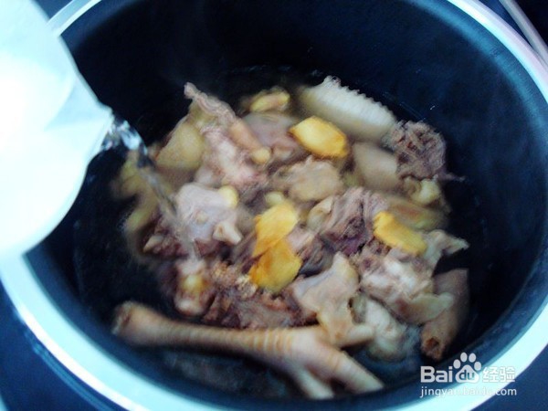电饭煲荸荠炖鸡的做法步骤