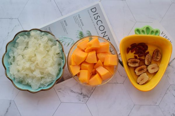 木瓜牛奶银耳羹