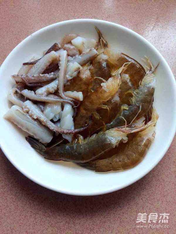 鲜虾鱿鱼饭的做法