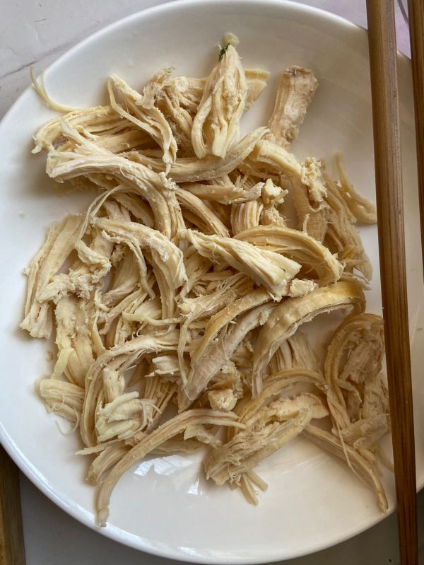 凉拌鸡丝荞麦面