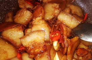 怎么做美味好吃的嫩姜爆猪头皮