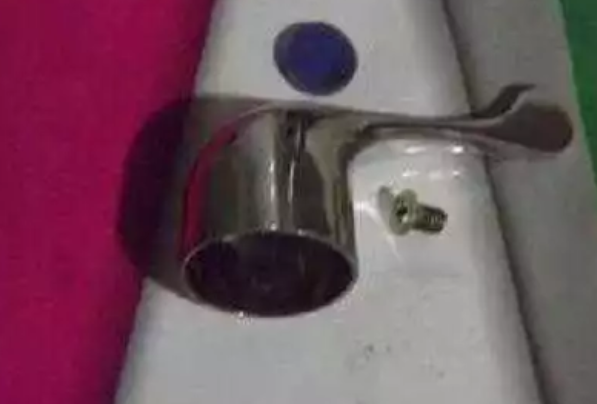 水龙头一直滴水怎么办呀