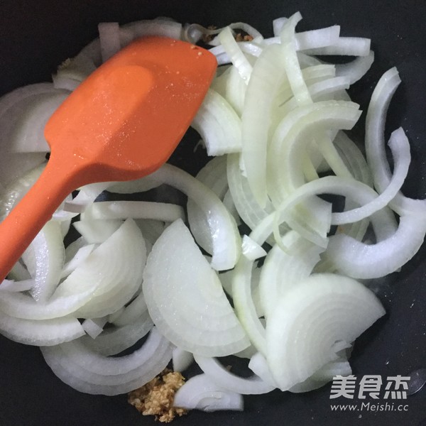 洋葱炒鸡蛋的做法