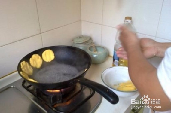 锅贴玉米饼的做法