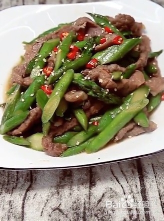 黑椒芦笋炒牛肉