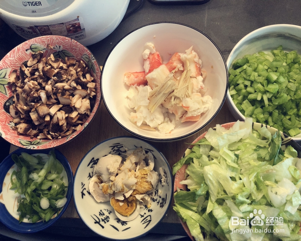 自己做咸蛋黄芹菜蟹肉粥海鲜美食