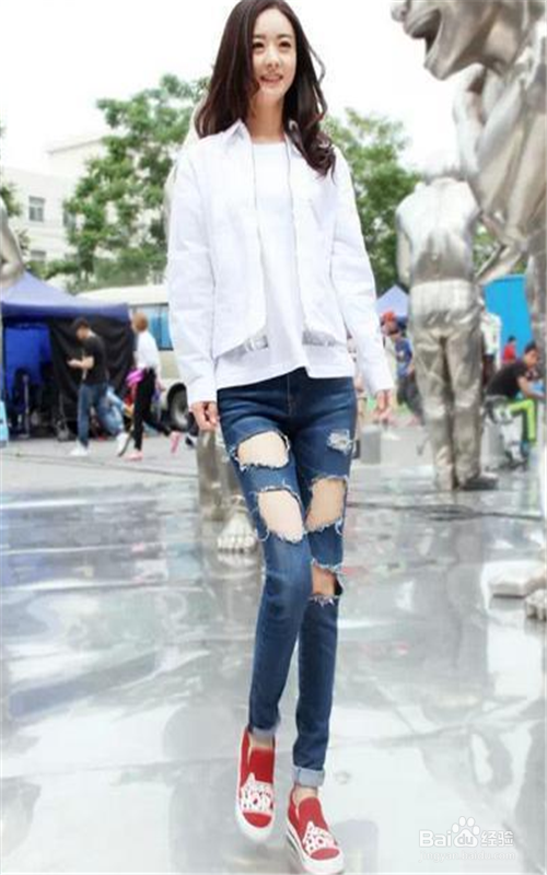 看看美女怎么搭配衣服