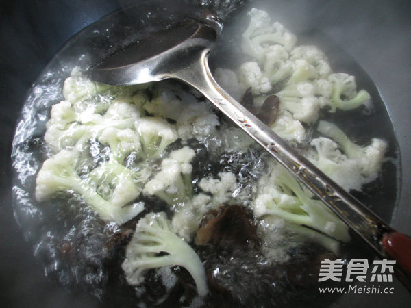 黑木耳红椒炒花菜