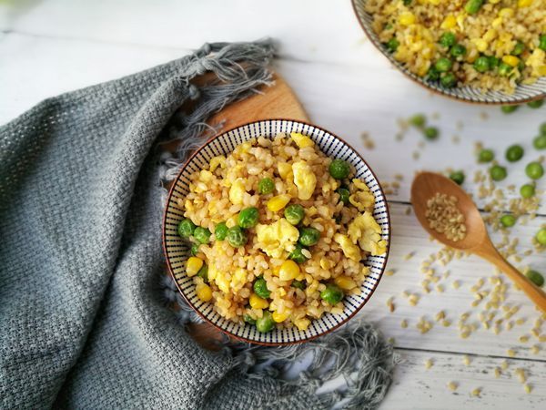 杂蔬糙米蛋炒饭