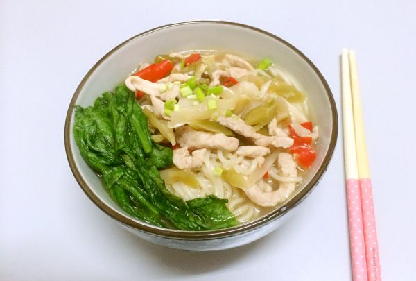 剁椒榨菜肉丝面