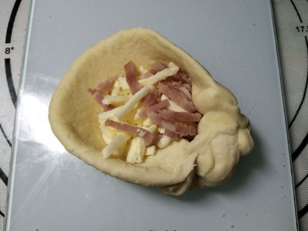 熔岩芝士小面包