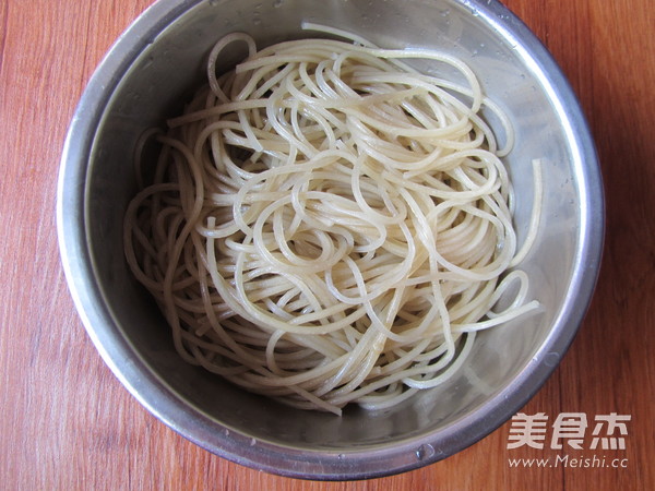 骨汤丸子鲜虾煲