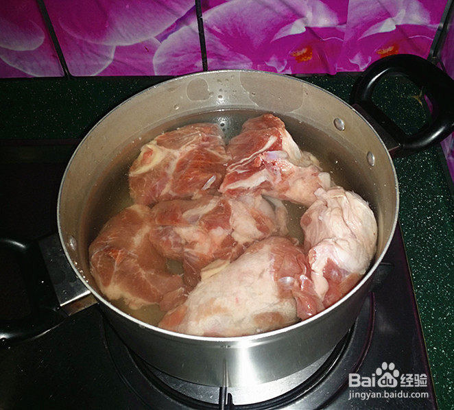 筒骨莲藕汤制作