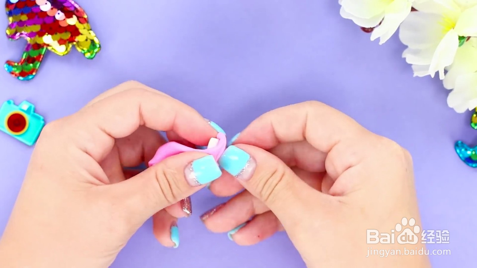 如何给惊喜娃娃制作漂亮的迷你相机?