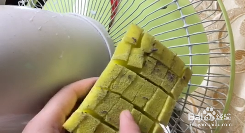风扇缝隙灰尘多,不用拆风扇,这样擦得干净无灰