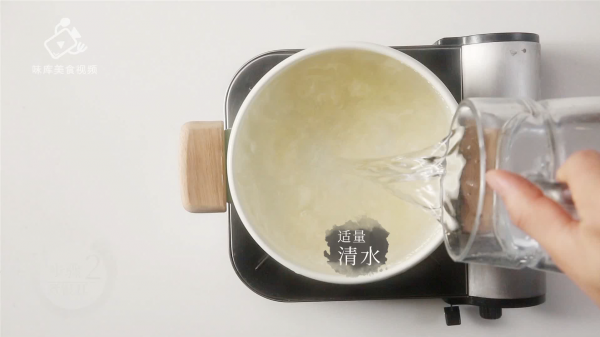 桂花红枣银耳雪梨汤