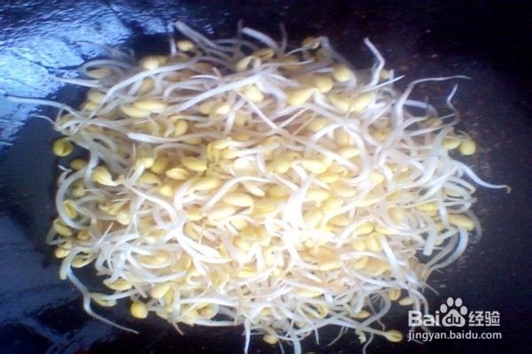 红甜椒炒黄豆芽-------营养美味