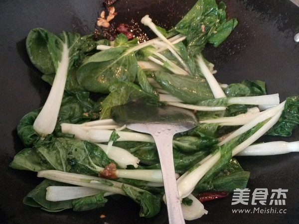 炝炒小白菜的做法
