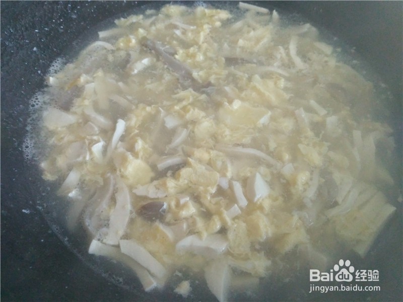蘑菇豆腐鸡蛋汤