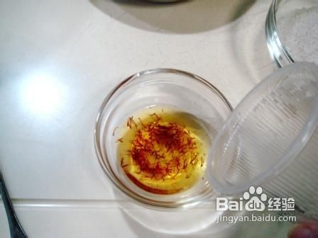 红花焖饭配蔬菜海鲜