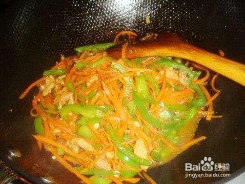 胡萝卜丝炒肉的做法